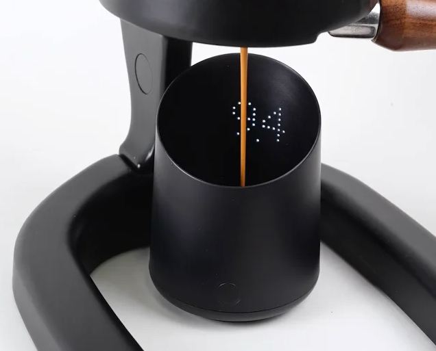 Subminimal SubScale – Digital Measuring Cup for Coffee