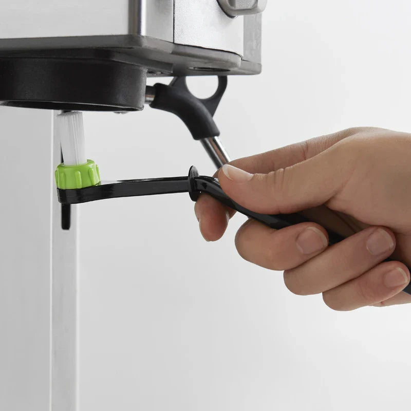 Cafetto Swivel Head Brush – In-Use an Brüh-Gruppe