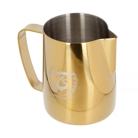 Barista Space Milchkanne 600 ml, Farbe Golden – Schrägansicht mit Ausguss