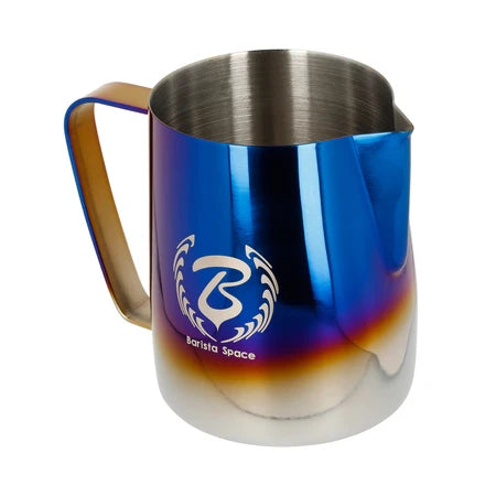Barista Space Milchkanne 600 ml, Farbe Half Blue – Seitenansicht