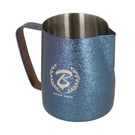 Barista Space Milchkanne 600 ml, Farbe Ice Grain Blue – Seitenansicht