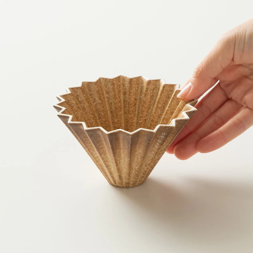Origami Dripper S Rinko Limited Edition – in der Hand gehalten, Größenvergleich – Barista Delight