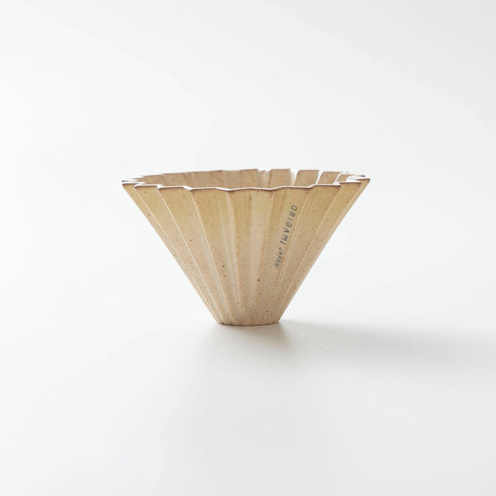 Origami Dripper S Sabi Limited Edition – Seitenansicht vor hellem Hintergrund – Barista Delight