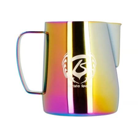 Barista Space Milchkanne 350 ml in Rainbow (mehrfarbig schimmernd (Regenbogen)), Frontalansicht mit Logo