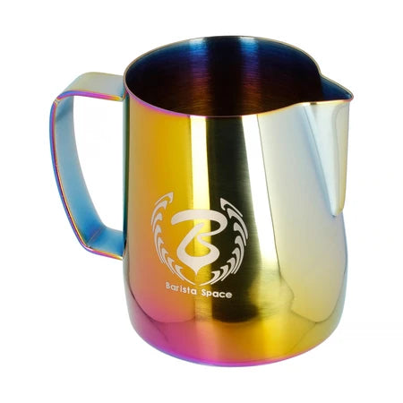 Barista Space Milchkanne 350 ml in Rainbow (mehrfarbig schimmernd (Regenbogen)), Ansicht von der Tüllenseite