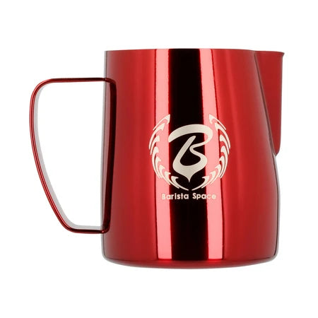 Barista Space Milchkanne 350 ml in Red (glänzend Rot), Frontalansicht mit Logo