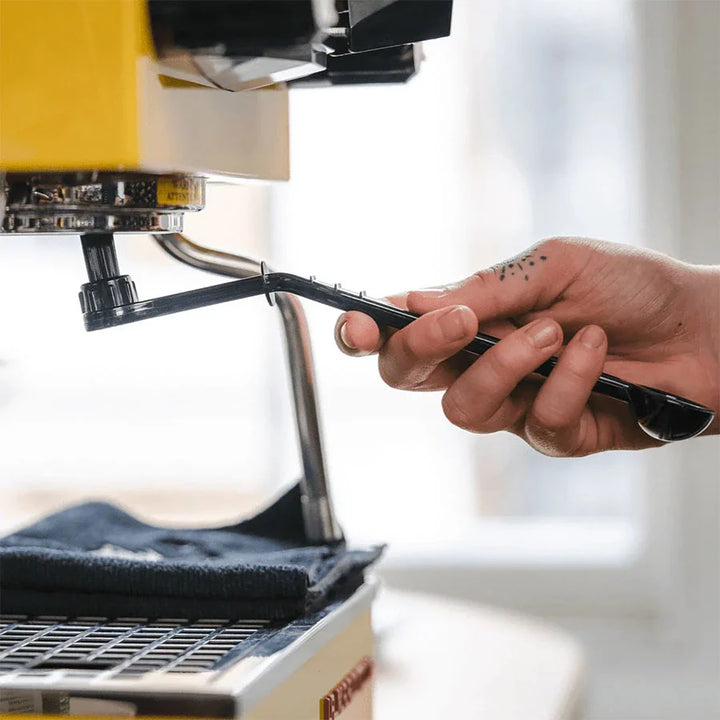 Rhino Coffee Gear Group Head Brush – Brüh-Gruppen-Bürste mit integriertem Dosier-Löffel