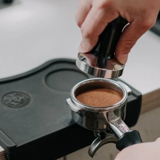 Rhino Coffee Gear Pro Black Tamper – 58 mm / 58,4 mm Edelstahl - Base - Barista Delight
