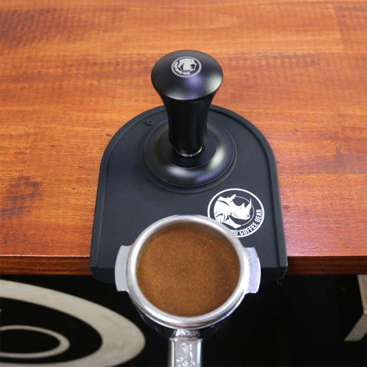 Rhino Coffee Gear Self-Levelling Tamper – 58 mm Schwarz mit Feder-Mechanik