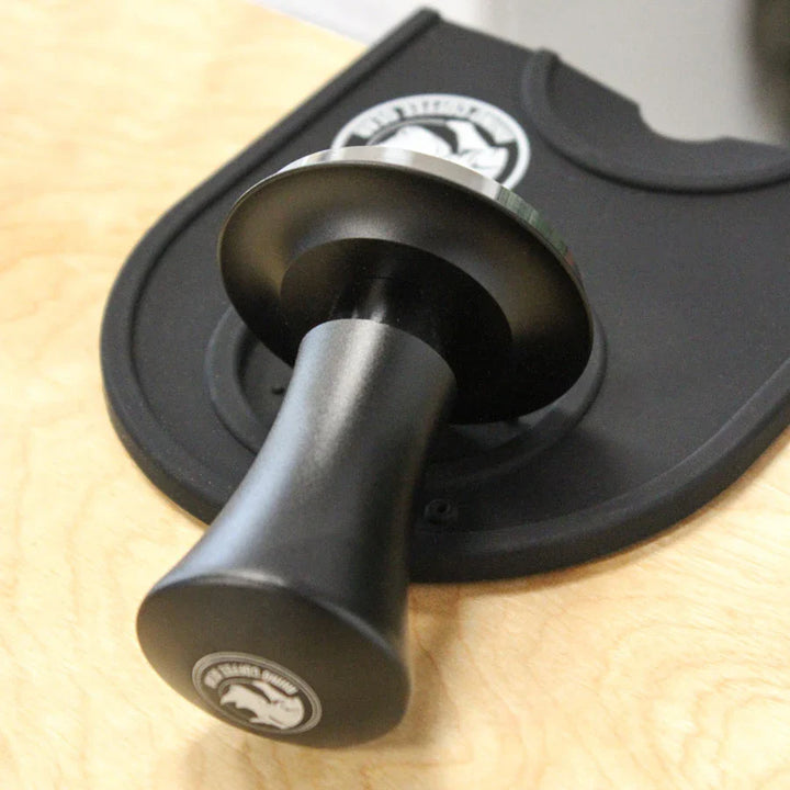 Rhino Coffee Gear Self-Levelling Tamper – 58 mm Schwarz mit Feder-Mechanik
