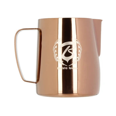 Barista Space Milchkanne 350 ml in Rose Golden (Roségold), Frontalansicht mit Logo