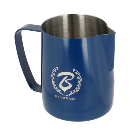 Barista Space Milchkanne 600 ml, Farbe Sandy Blue – Seitenansicht