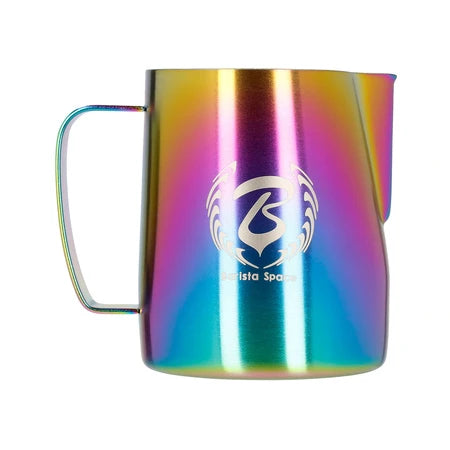 Barista Space Milchkanne 350 ml in Sandy Rainbow (mehrfarbig, sandgestrahlte Optik), Frontalansicht mit Logo