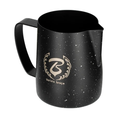 Barista Space Milchkanne 350 ml in Teflon Star Night Black (schwarz mit Glitzer-Textur (Teflon-Beschichtung)), Ansicht von der Tüllenseite