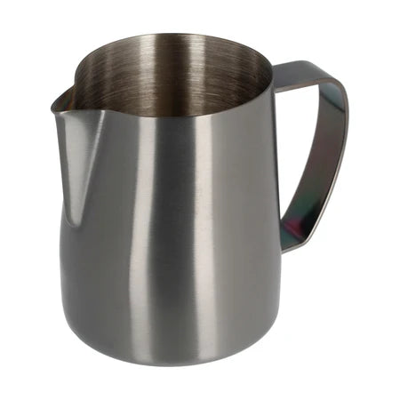 Barista Space Milchkanne 350 ml in Titanium Black (anthrazit/graphitfarben), Ansicht von der Henkelseite